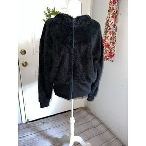 Women’s Faux Fur Zip Hoodie (Med)